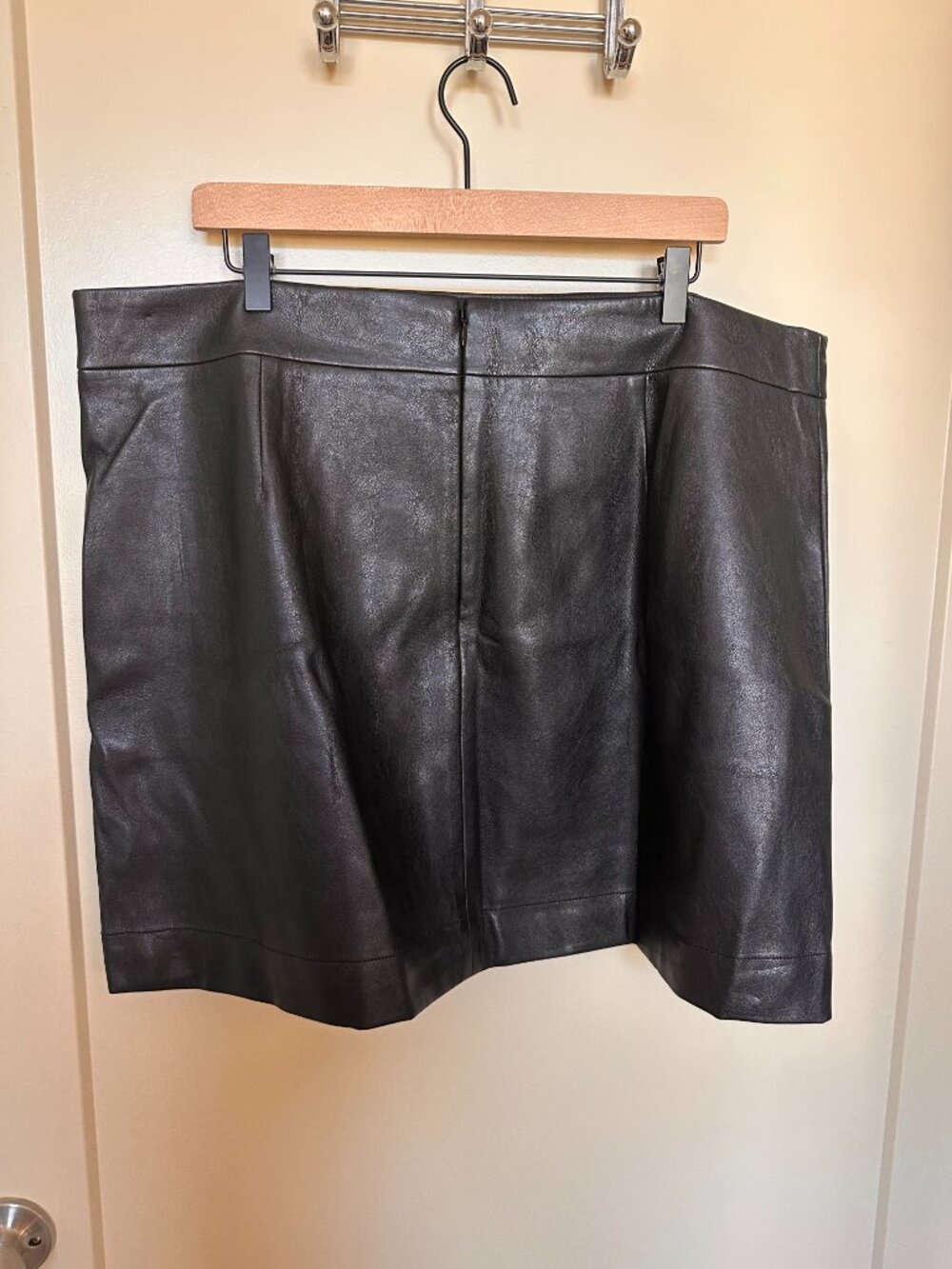 NWT J. Crew Faux Leather Mini Skirt 20 - Picture 2 of 3